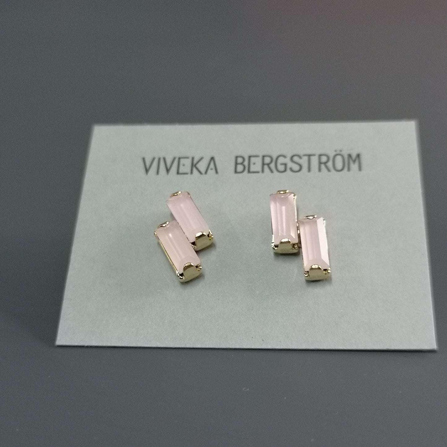 Två Flingor, two 7*3 mm crystals