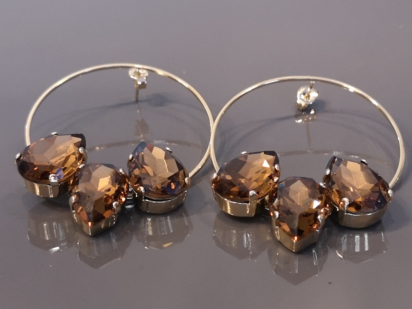 Livia earrings with 3 classic crystals