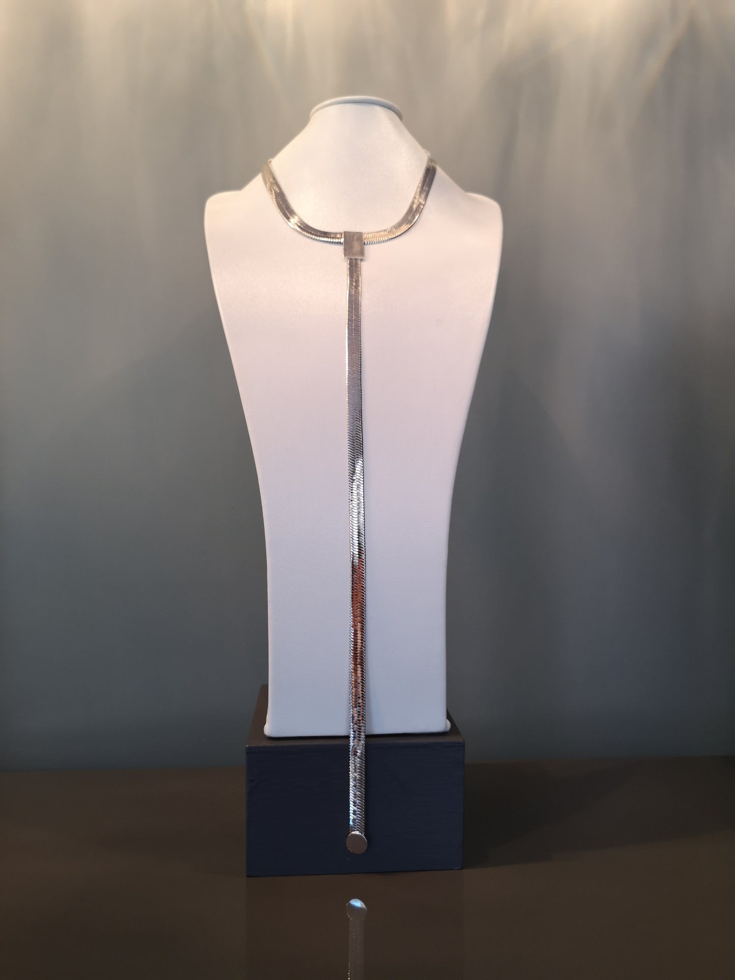 Emmanuelle T-formed flat chain necklace