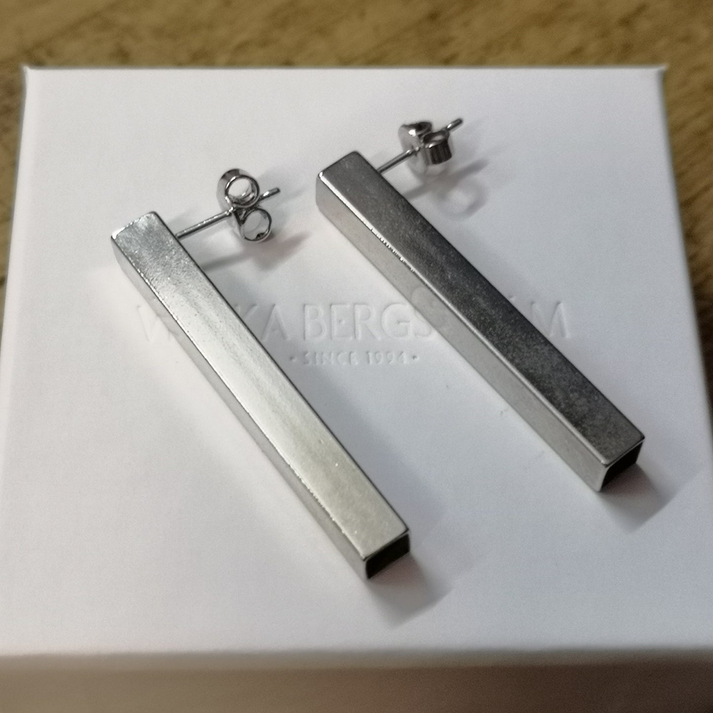 Archi, square tube 40 mm stick earrings