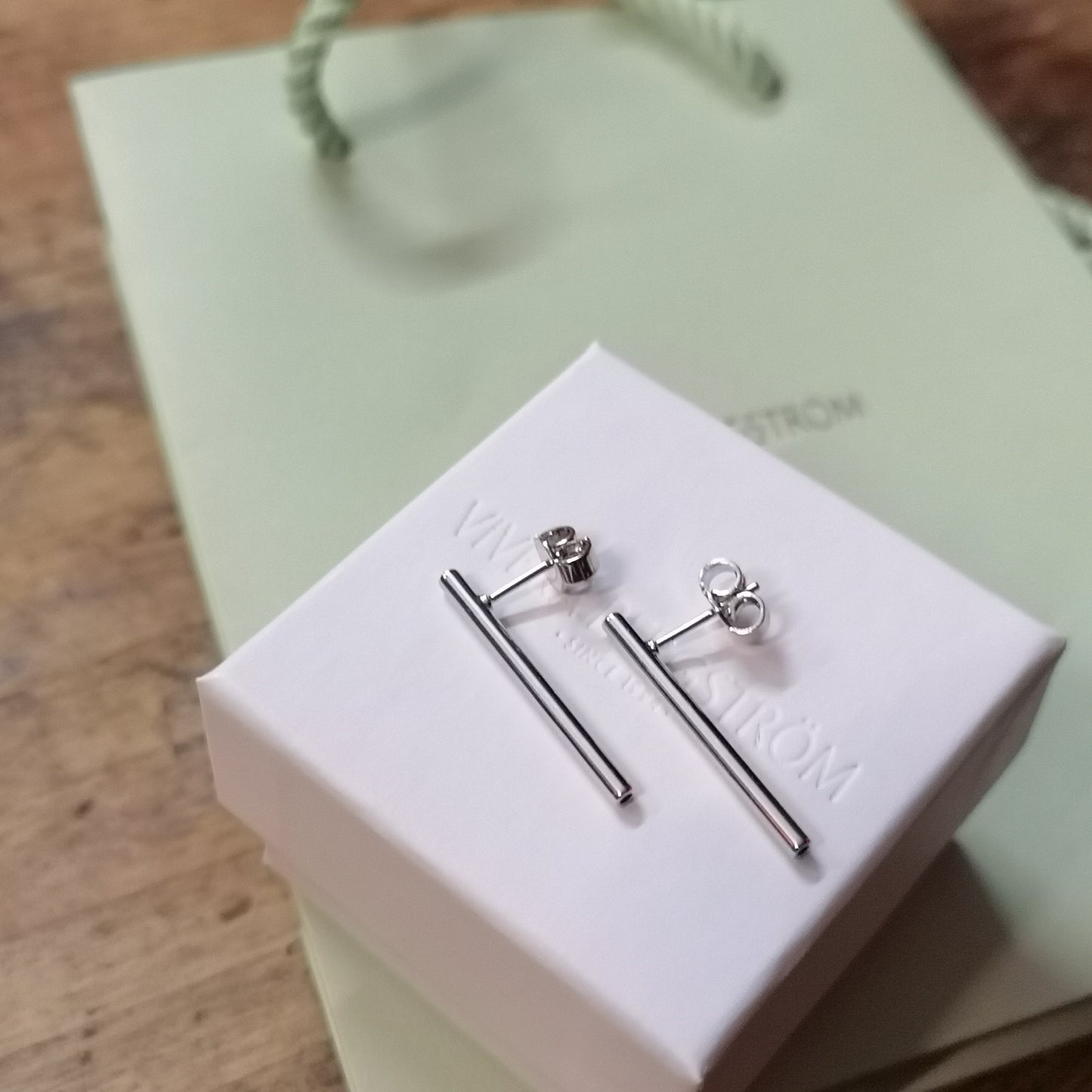 Mellan, 25 mm stick earrings