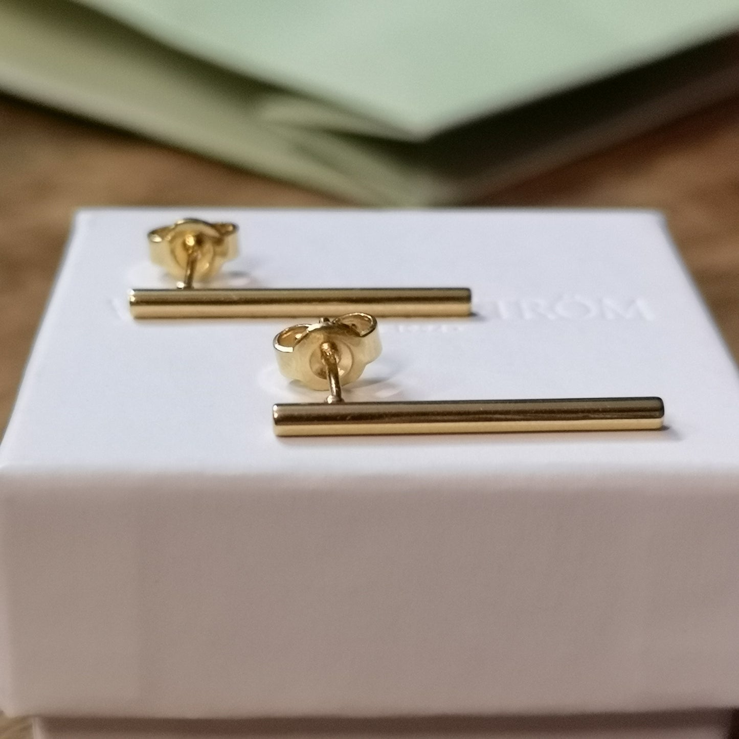 Mellan, 25 mm stick earrings