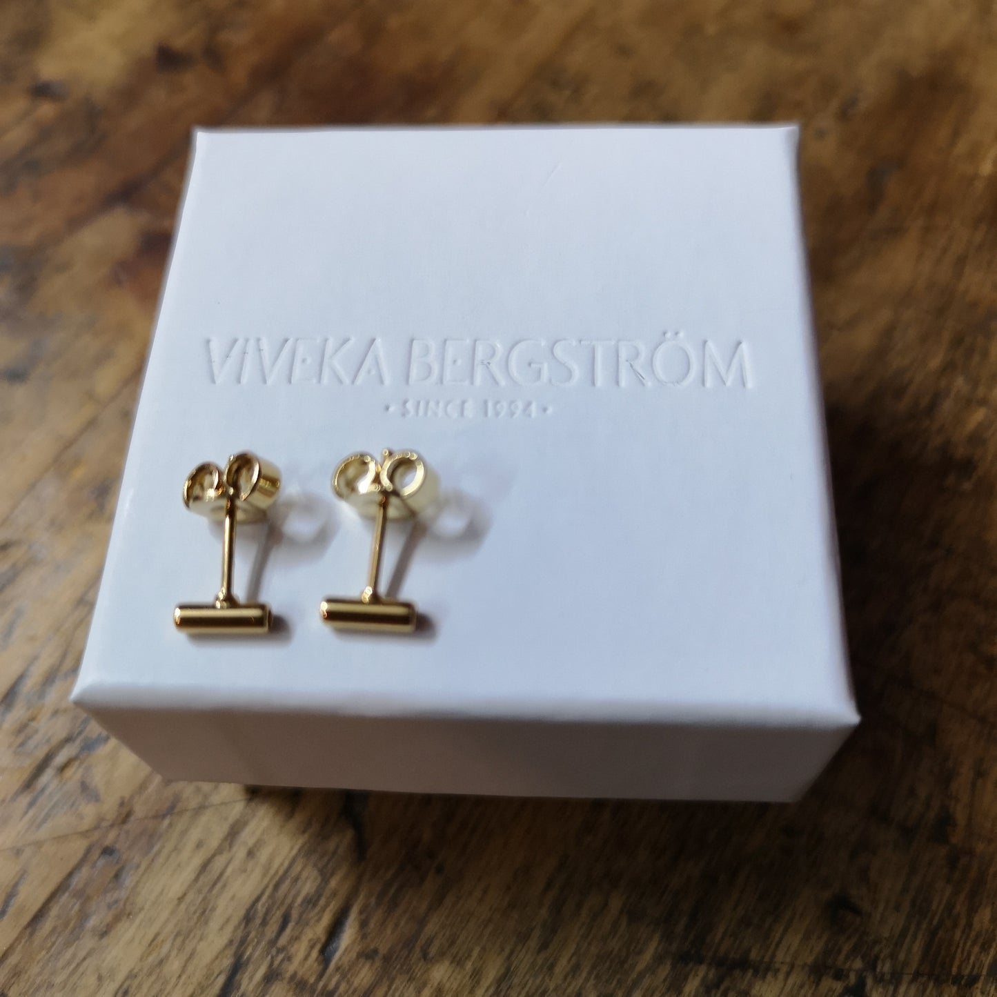 Pytte, 4 mm stick earrings
