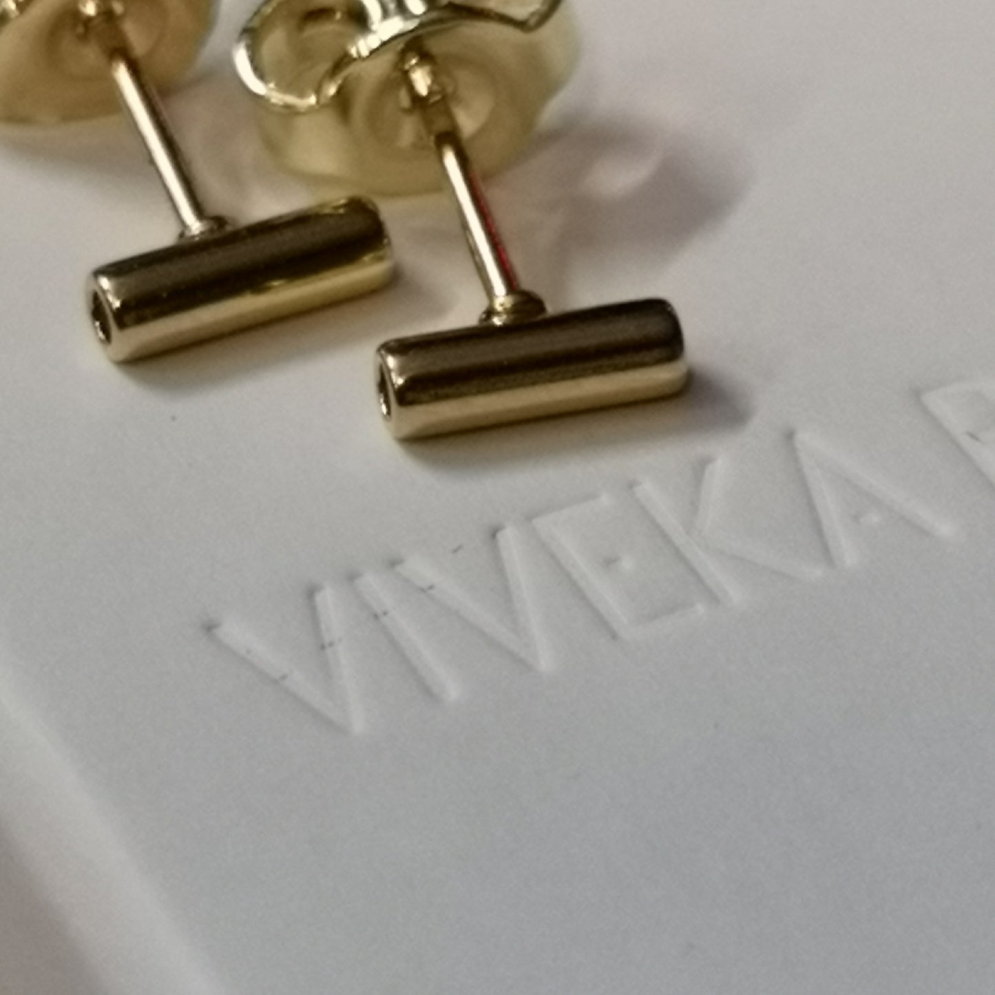 Pytte, 4 mm stick earrings