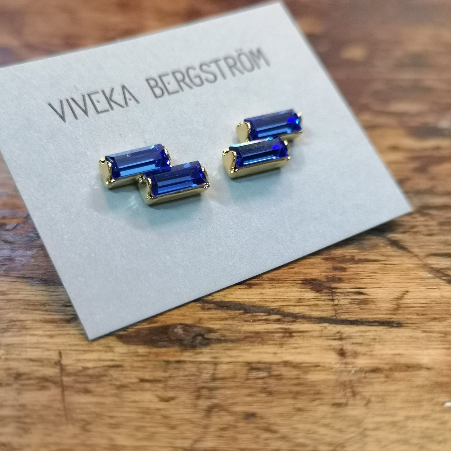 Två Flingor, two 7*3 mm crystals