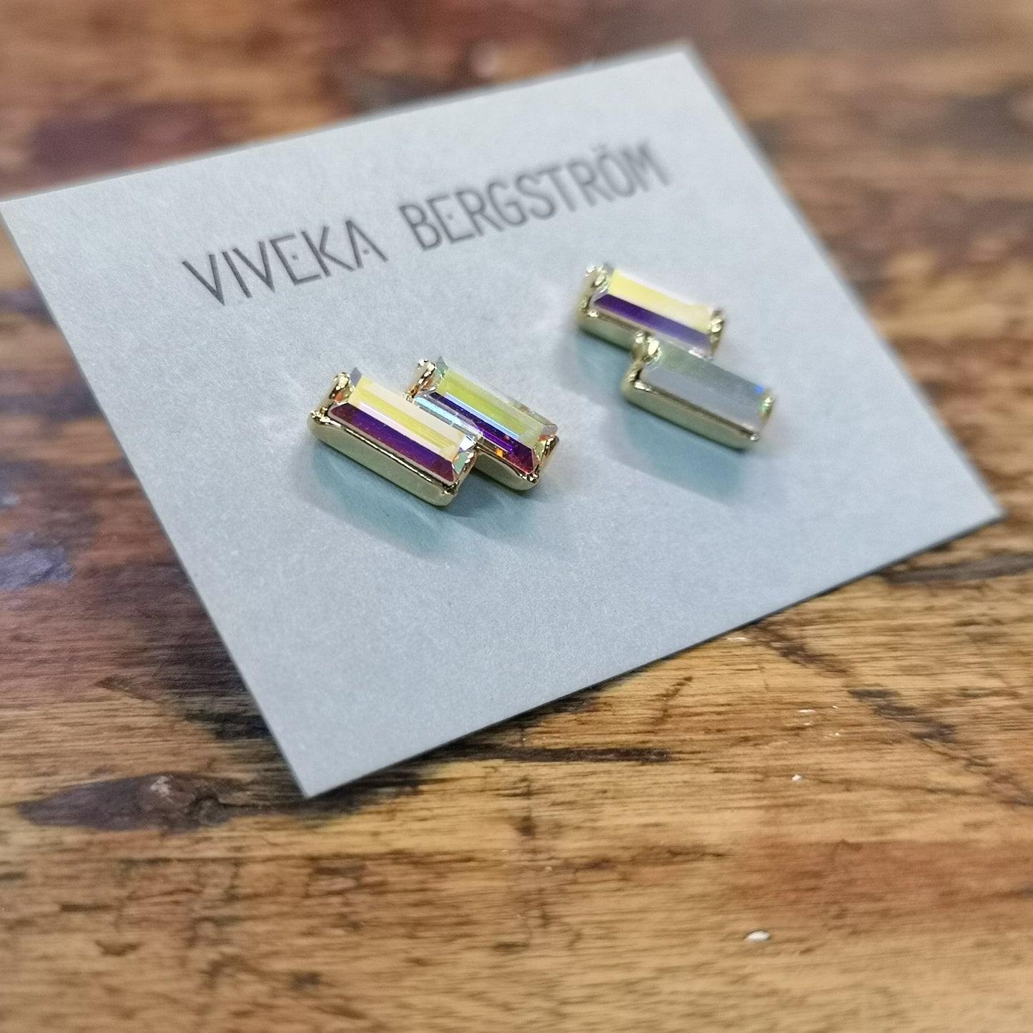 Två Flingor, two 7*3 mm crystals