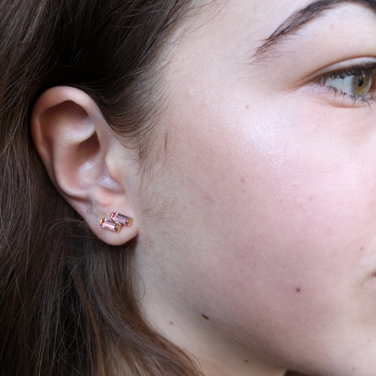 Två Flingor, two 7*3 mm crystals