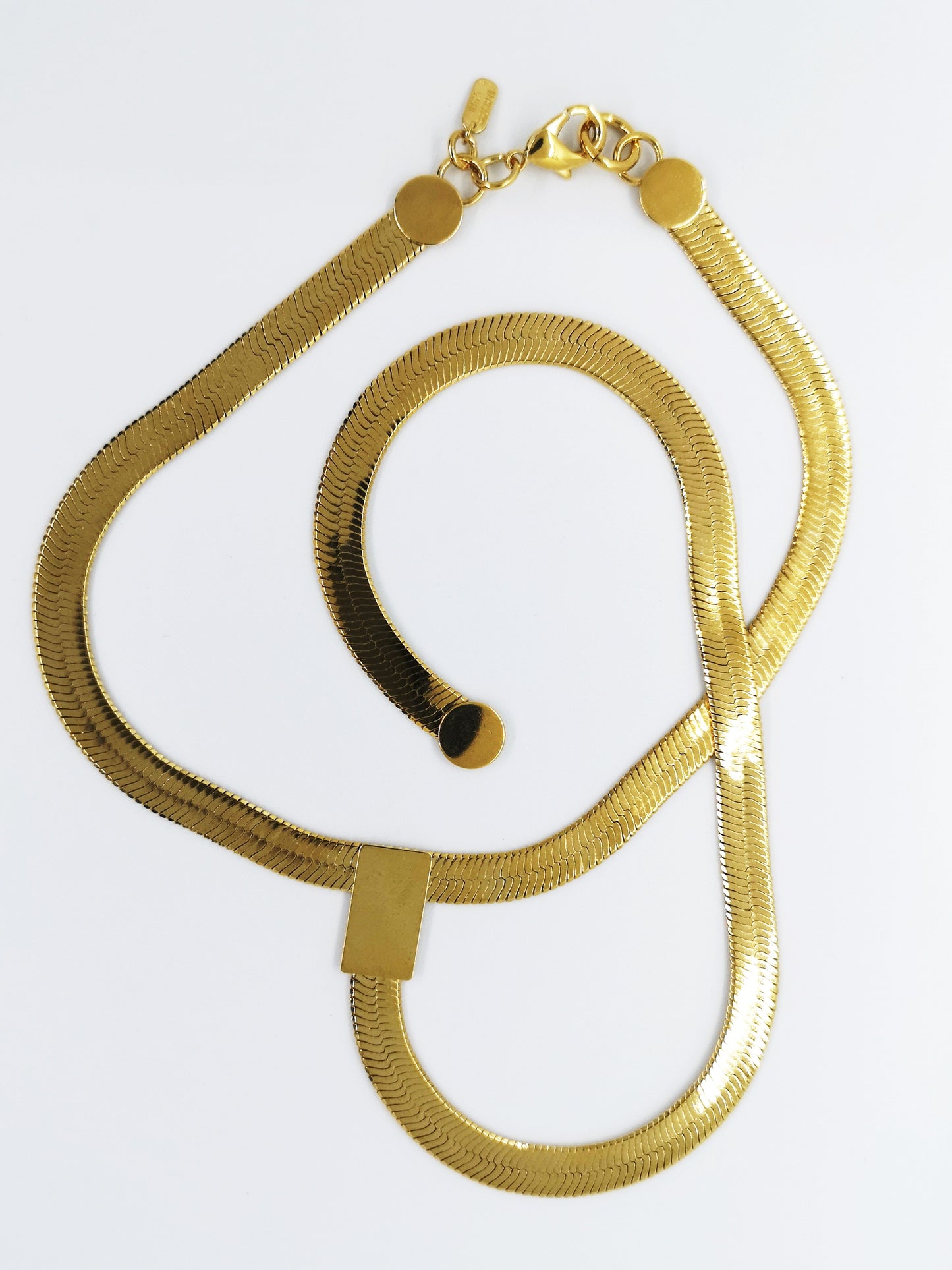 Emmanuelle T-formed flat chain necklace