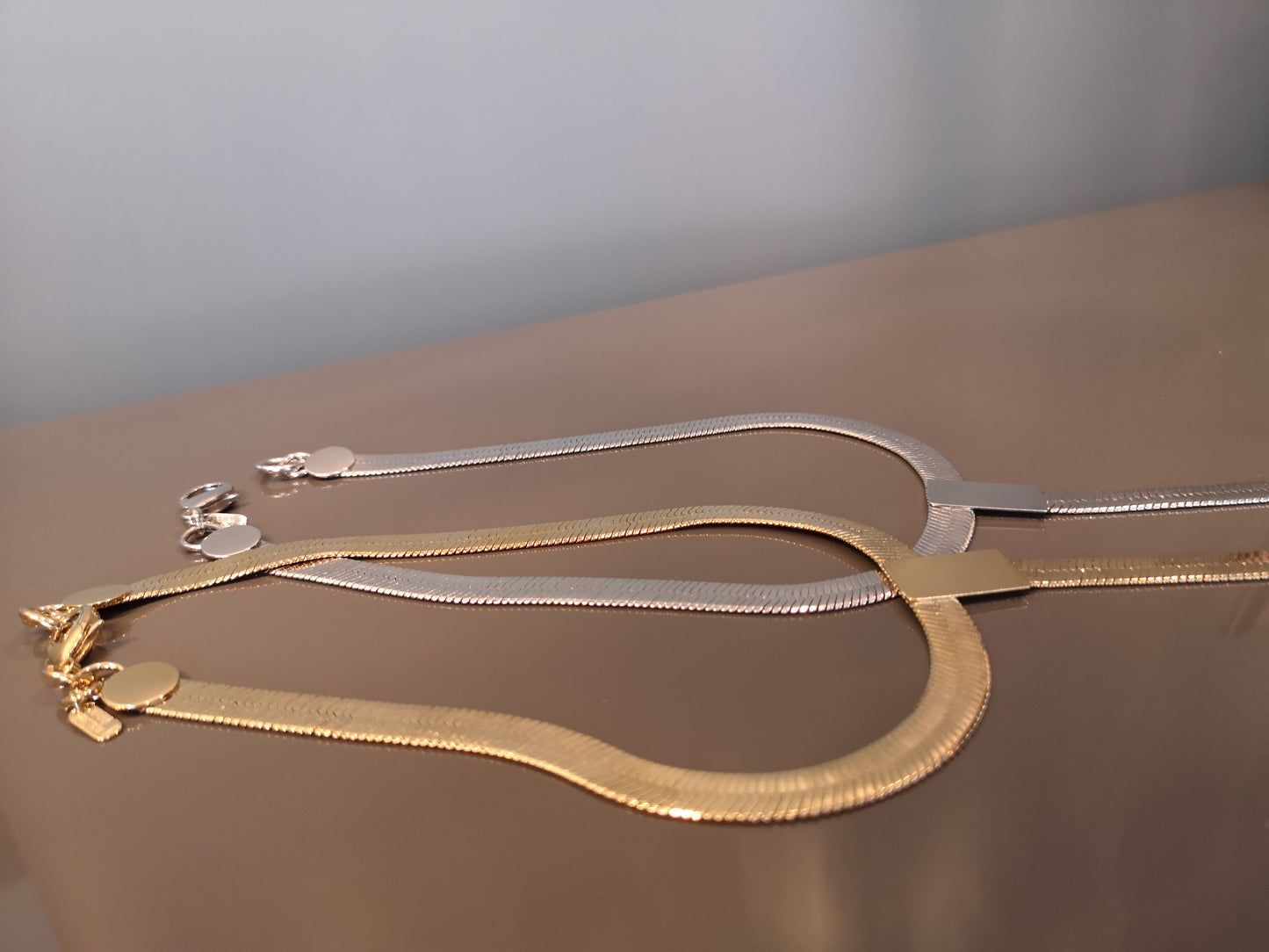 Emmanuelle T-formed flat chain necklace