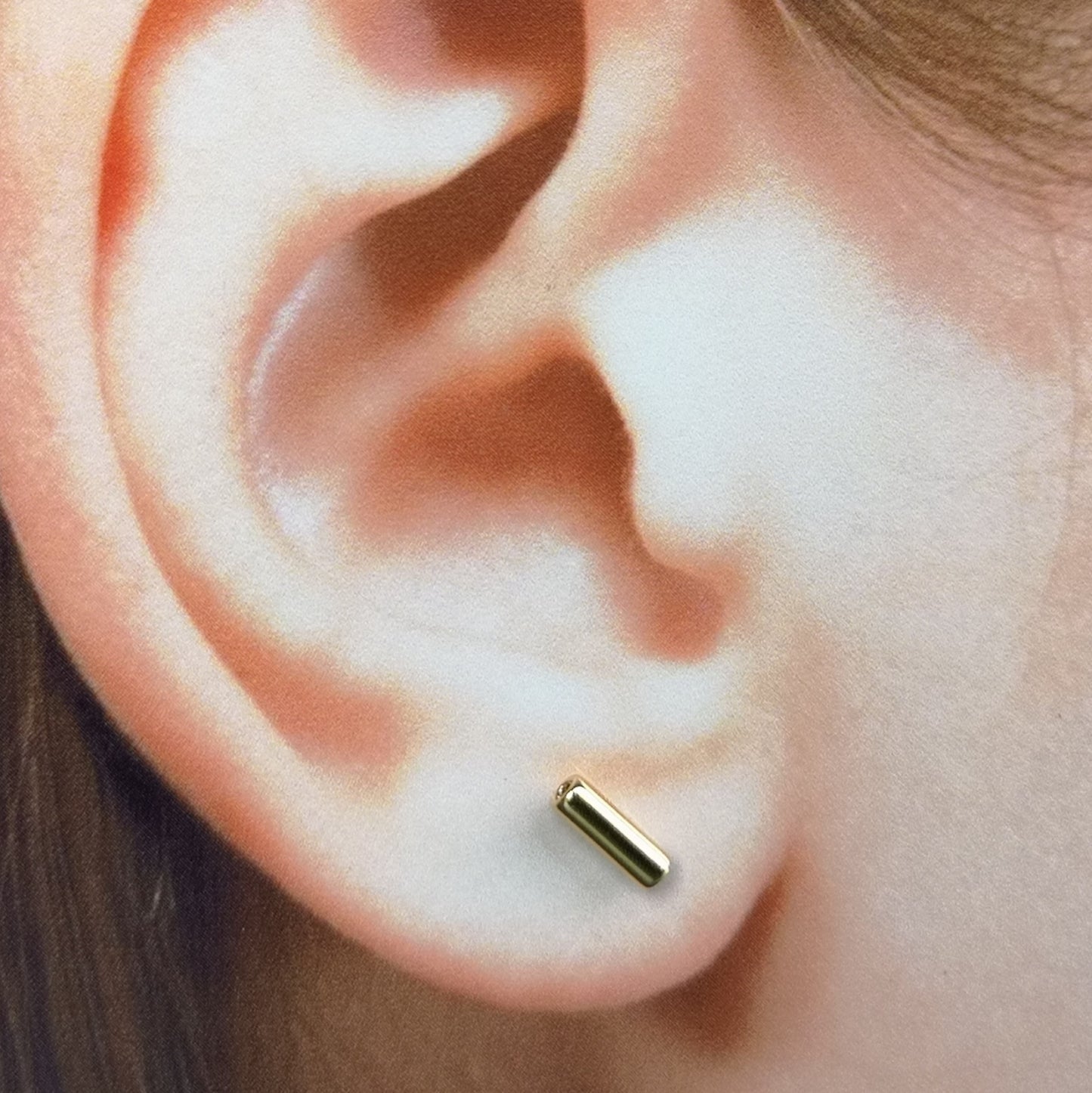 Pytte, 4 mm stick earrings