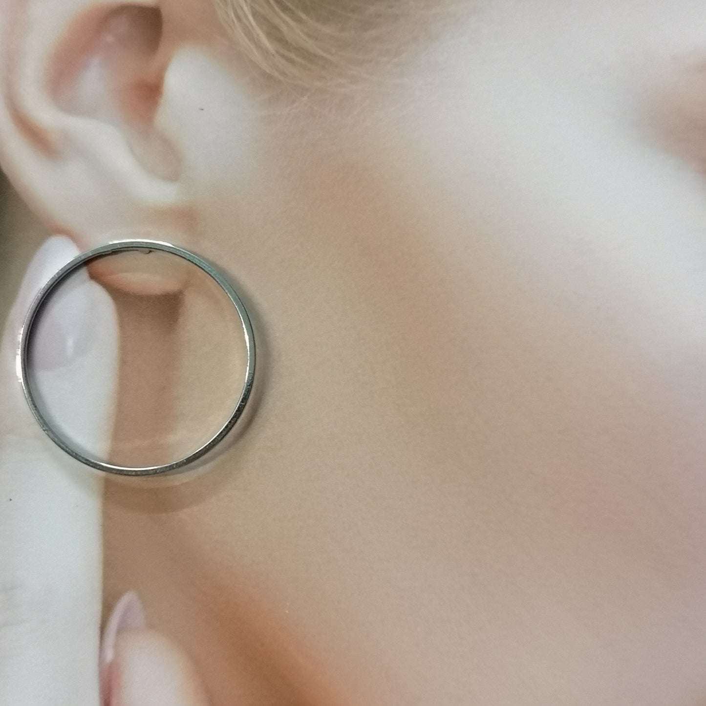 Olivia, 28 mm thin ring stud earrings