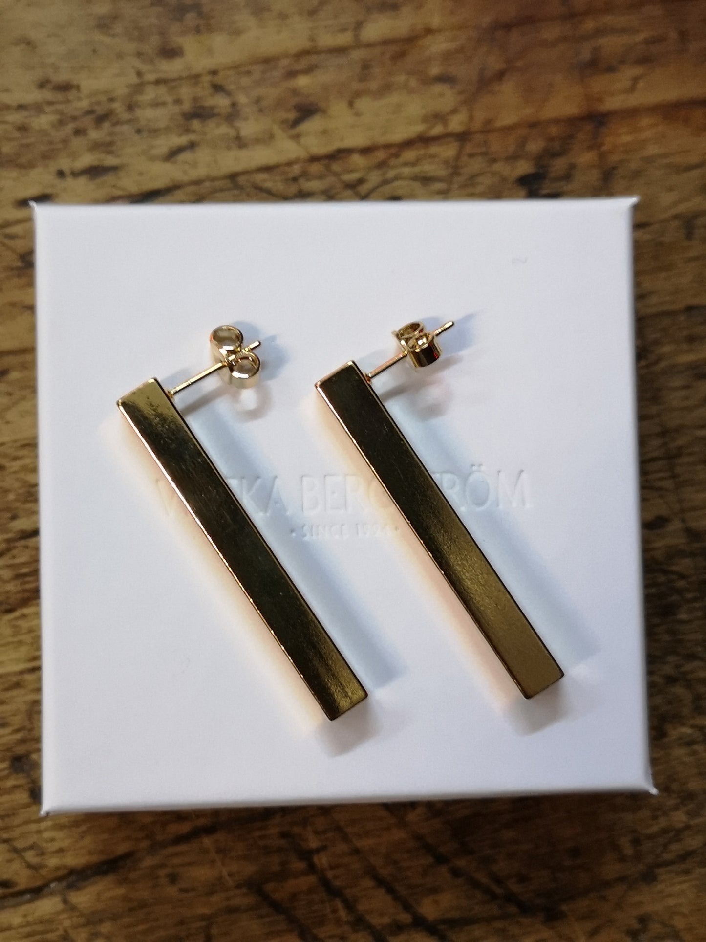 Archi, square tube 40 mm stick earrings