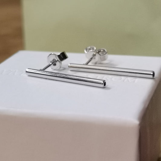 Mellan, 25 mm stick earrings