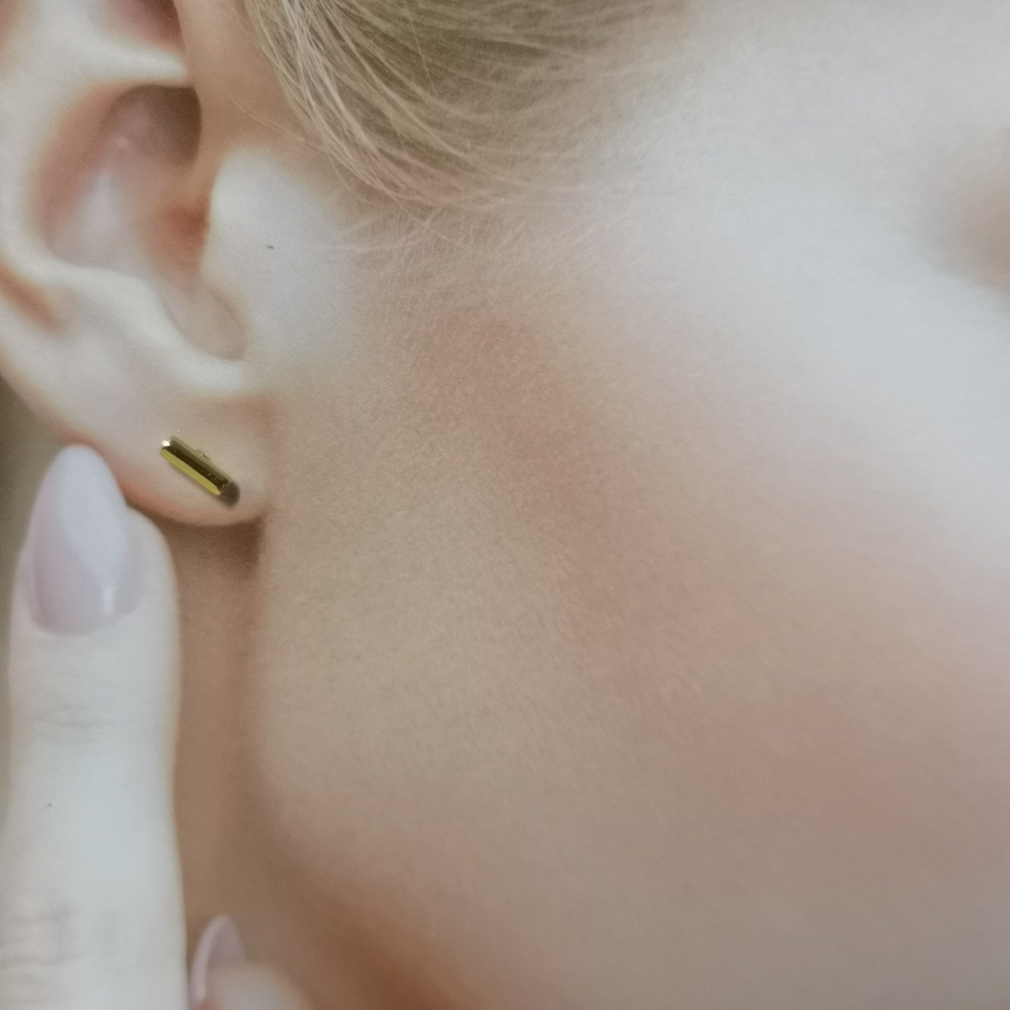 Pytte, 4 mm stick earrings